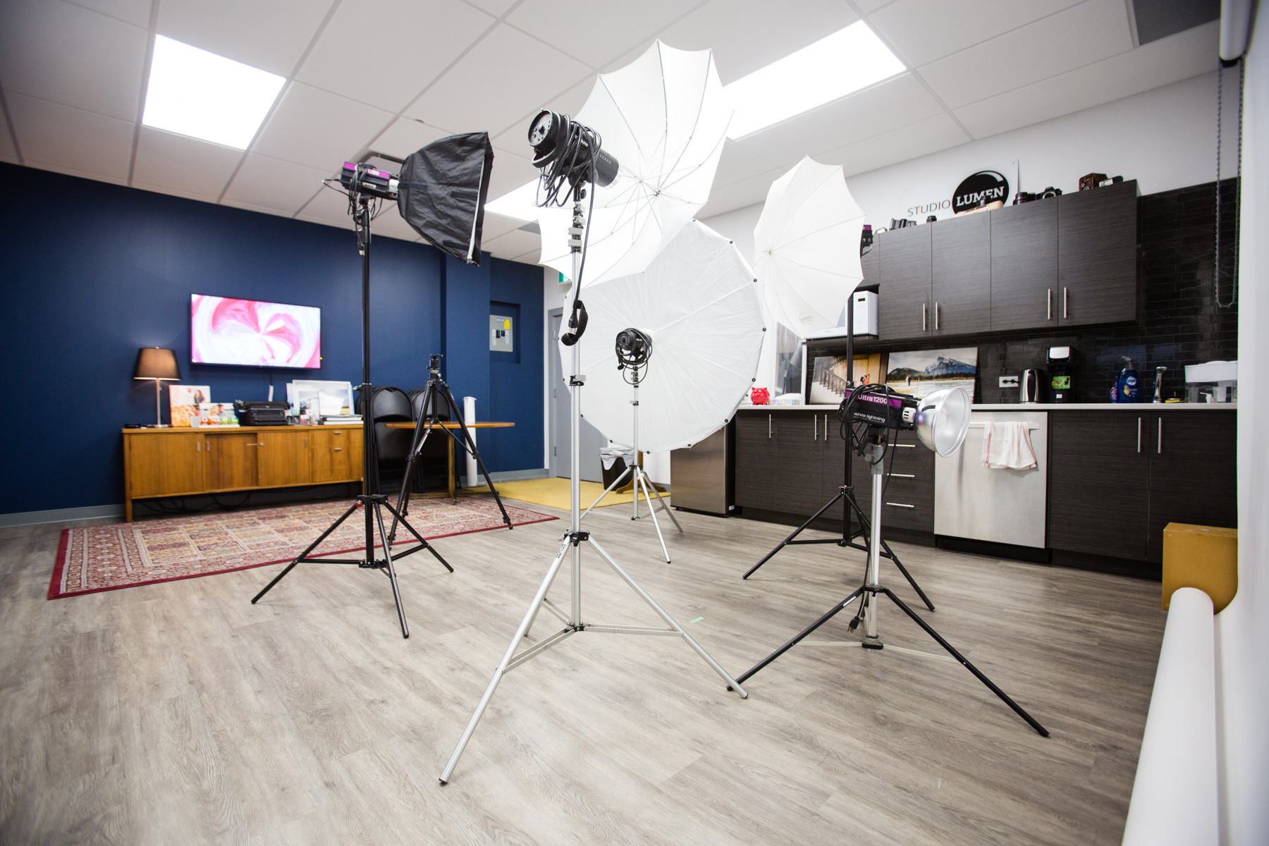 Photographer For Rent Posts Photography Studio Rental - Studio Lumen